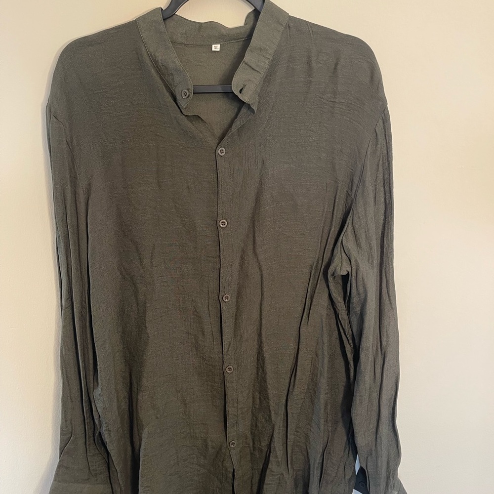 Green Casual Button Down Shirt with Relaxed Fit